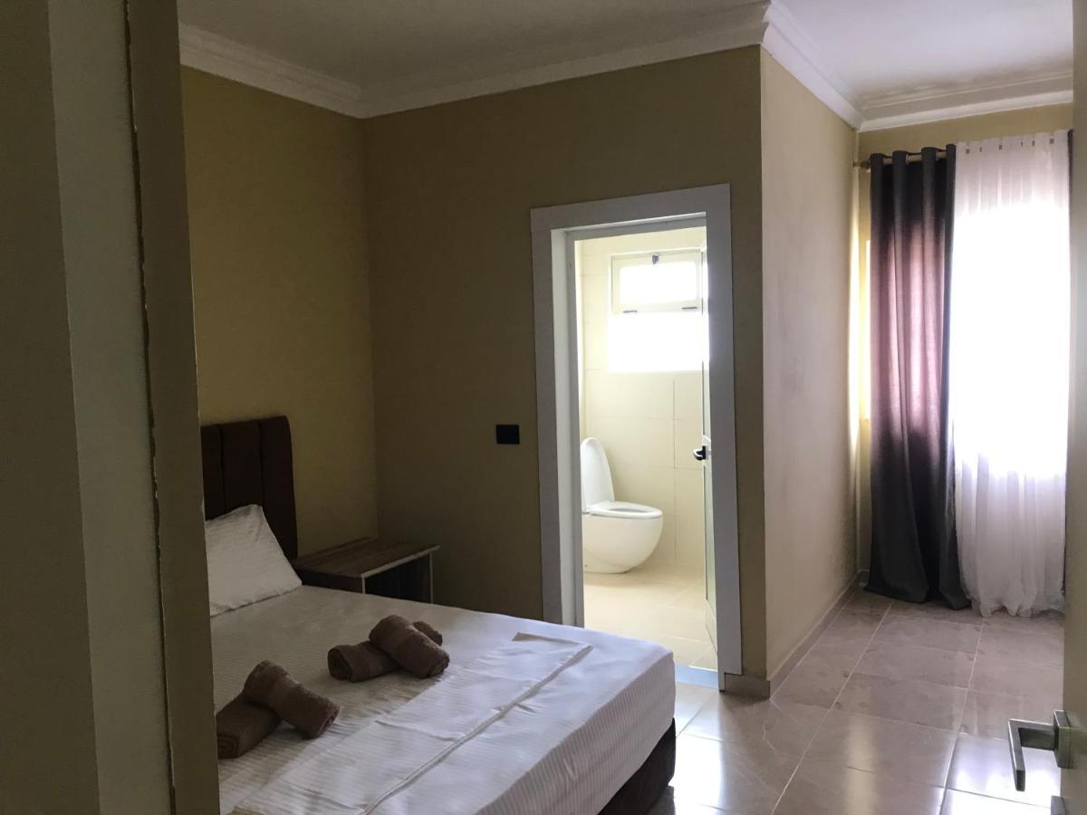 Te Bujtina Hotel- Cozy Stay With Traditional Breakfast Near Beach 格勒姆 外观 照片