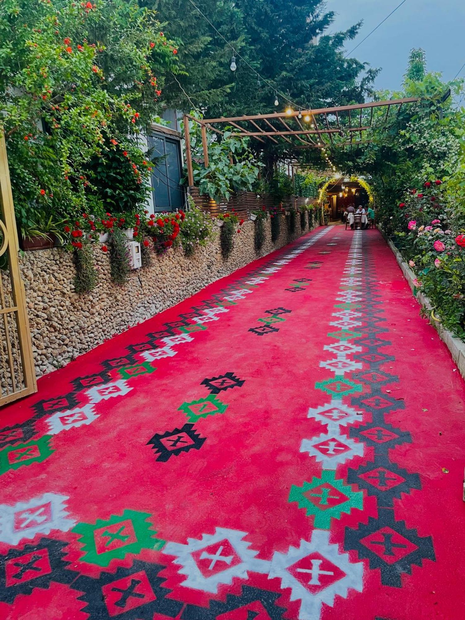 Te Bujtina Hotel- Cozy Stay With Traditional Breakfast Near Beach 格勒姆 外观 照片