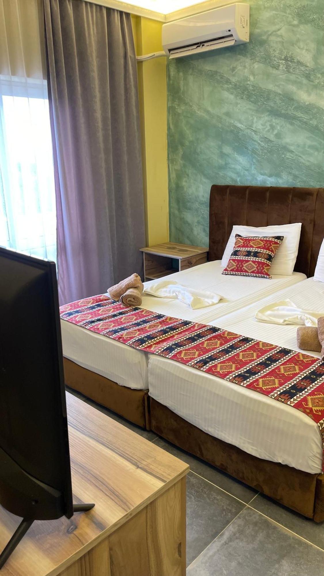 Te Bujtina Hotel- Cozy Stay With Traditional Breakfast Near Beach 格勒姆 外观 照片