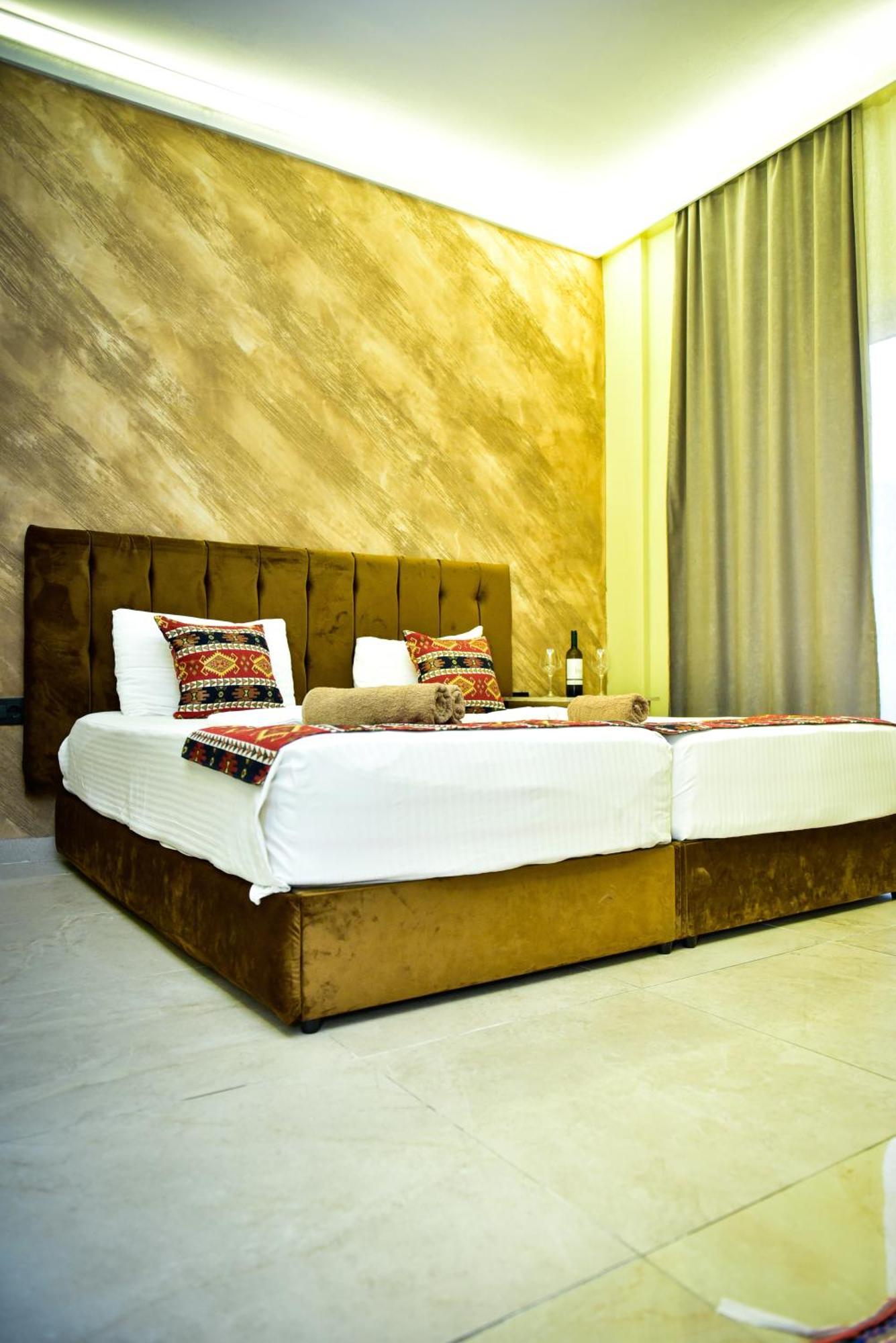 Te Bujtina Hotel- Cozy Stay With Traditional Breakfast Near Beach 格勒姆 外观 照片