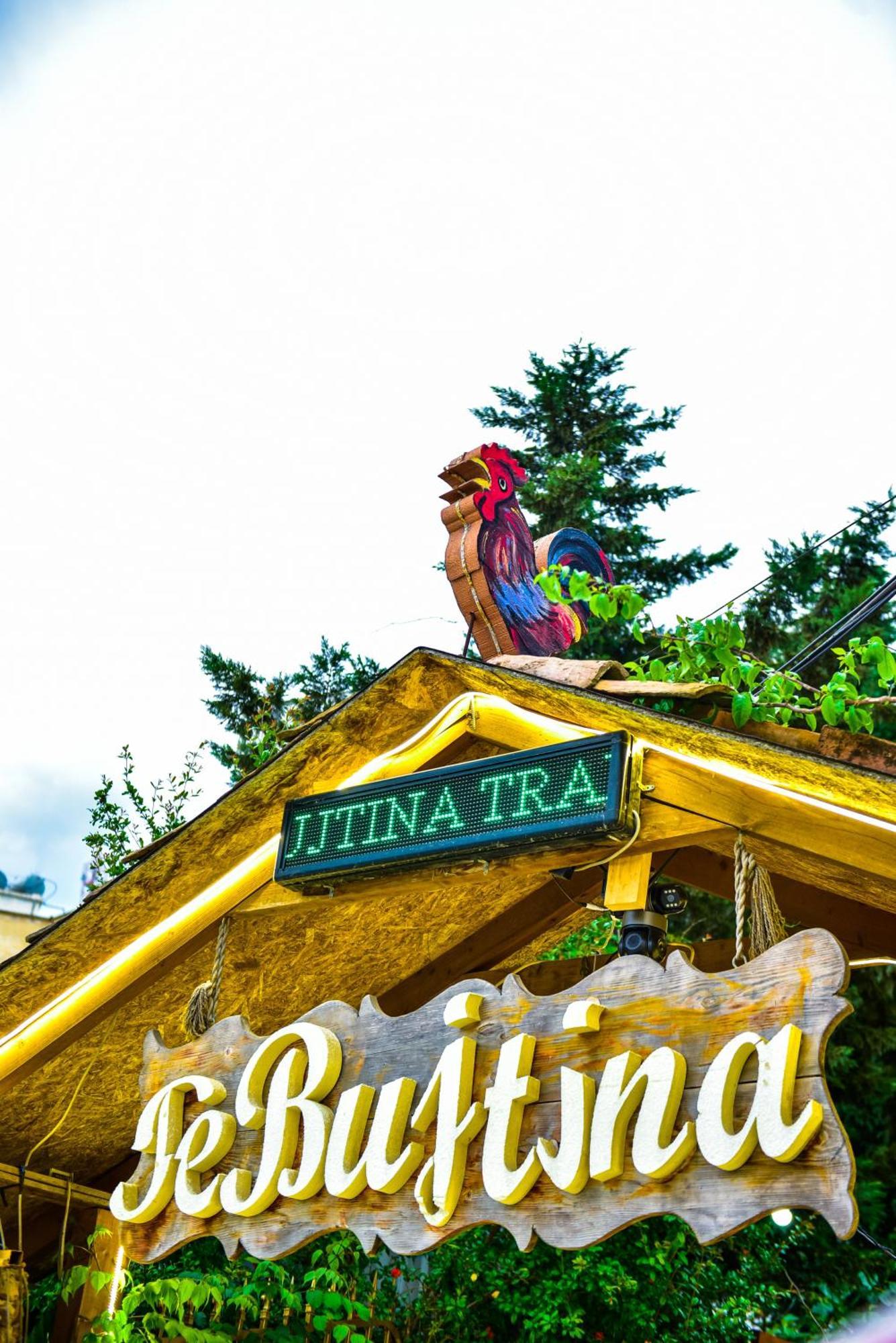 Te Bujtina Hotel- Cozy Stay With Traditional Breakfast Near Beach 格勒姆 外观 照片