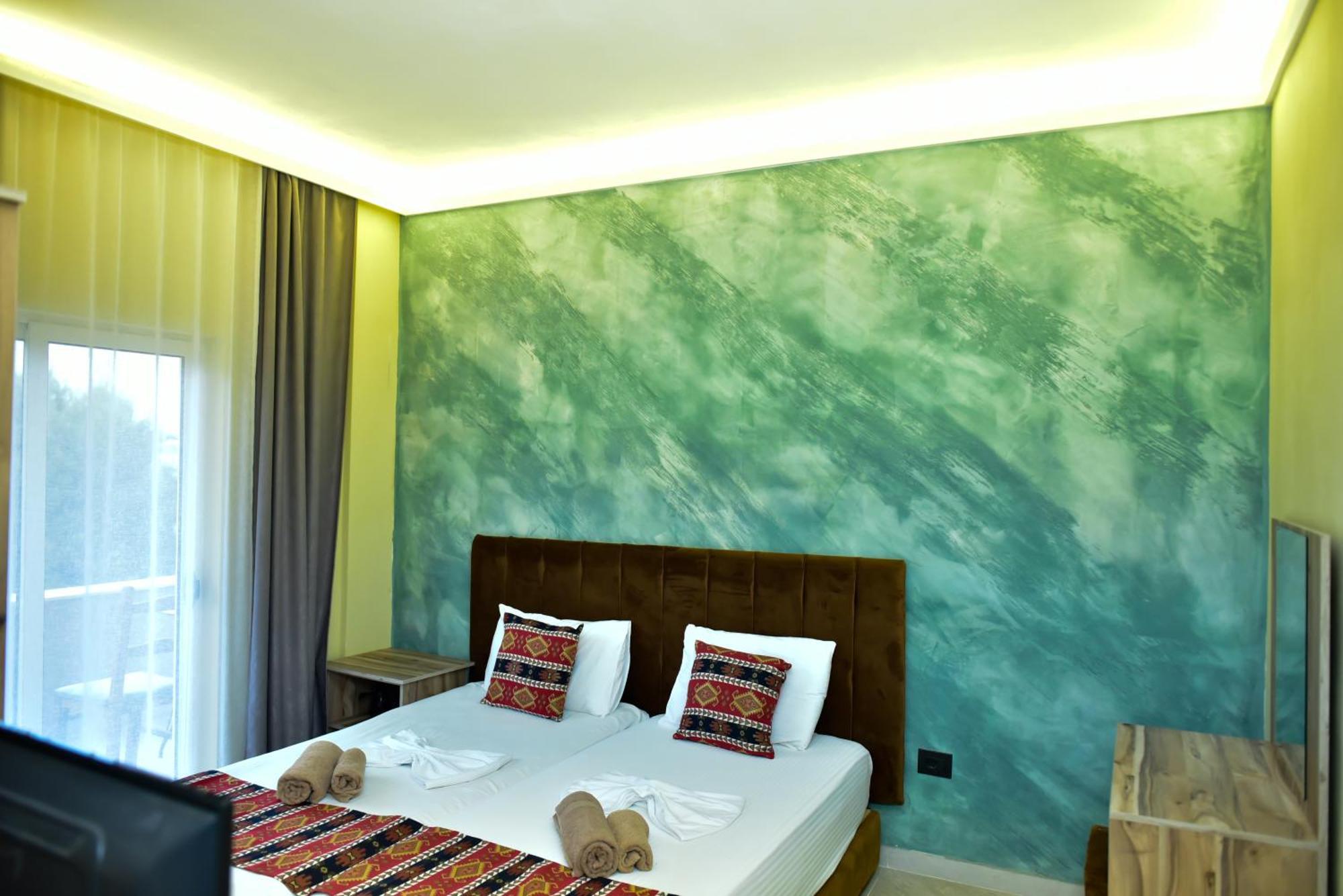 Te Bujtina Hotel- Cozy Stay With Traditional Breakfast Near Beach 格勒姆 外观 照片